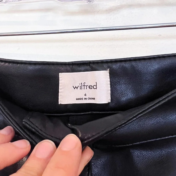 Wilfred Aritzia Modern Cargo High Waist Black Faux Leather Utility Pants 4 NWT - Picture 7 of 12